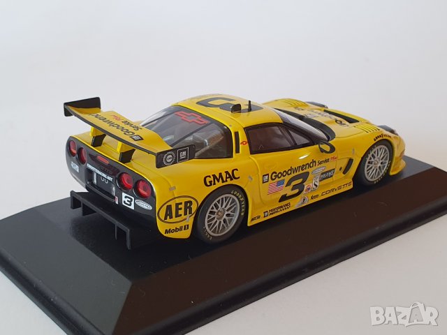 Колекционерски модел Corvette C5-R Minichamps 1/43, снимка 7 - Колекции - 34478604