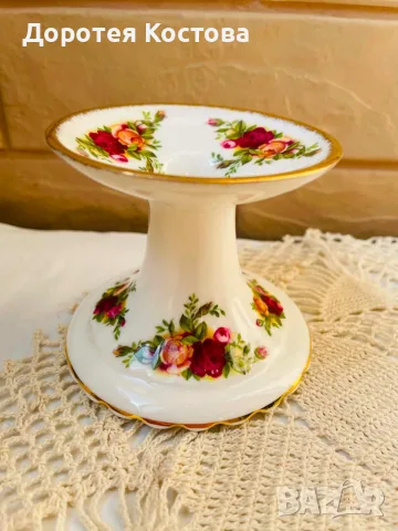 ROYAL ALBERT Красив свещник от костен порцелан от Англия 