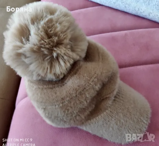 Нова шапка с козирка и пух - мока мус с помпон, снимка 3 - Шапки - 50150353
