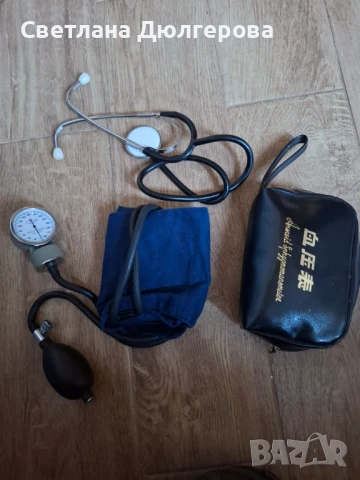 Продавам апарат за мерене на кръвно заедно със слушалки, снимка 1