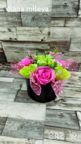Кашпа с рози от креп хартия!, снимка 7 - Декорация за дома - 53001992