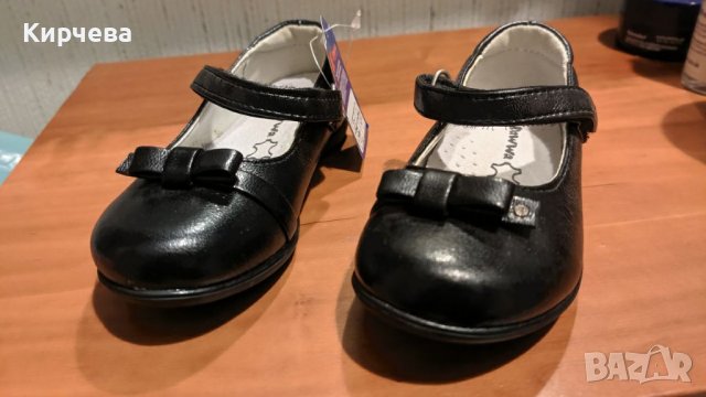 Детски обувки за момиче 25 ти номер с лепка, снимка 1 - Детски обувки - 36915529