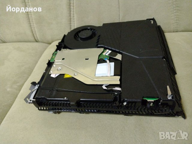 Продавам Playstation 4 за ремонт или части, снимка 4 - PlayStation конзоли - 42124164