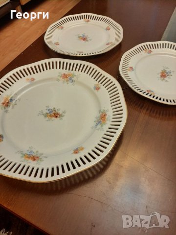 Порцелан плато с чинийки със златен кант, снимка 2 - Сервизи - 36805097