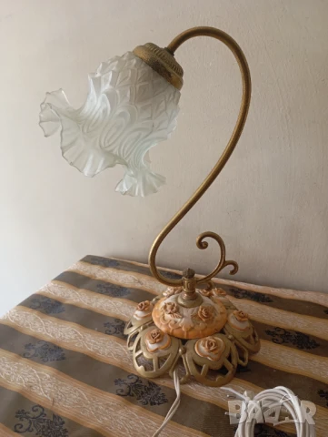 Настолна лампа в стил арт деко