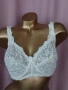 Hunkemoller 85 F Дантелен сутиен цвят екрю , снимка 1