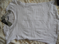 Нова  Дамска  Тениска в бяло  размер   М Л