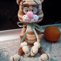 Котенце Мурзилка, Плетена играчка, Ръчно изработена, Перфектен подарък, снимка 1 - Плюшени играчки - 39335358