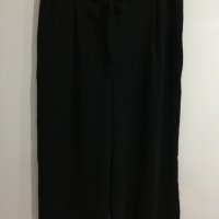 Марков макси ефектен 3/4 панталон с ластичен колан в черно, снимка 1 - Панталони - 31708922