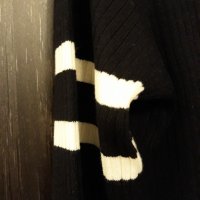 Черна плетена блуза с бяла хоризонтална гарнитура на ръкавите , стои по тялото , деколте по врата, снимка 9 - Блузи с дълъг ръкав и пуловери - 37414989