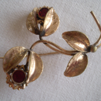  стара брошка цвете  от дубле със  червен кристал, снимка 5 - Други ценни предмети - 36573691