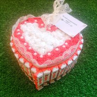 Вечни рози в кутия от бонбони "Сърце" , снимка 2 - Романтични подаръци - 31421005