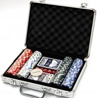 Комплект за покер (Poker), снимка 1 - Карти за игра - 35174111