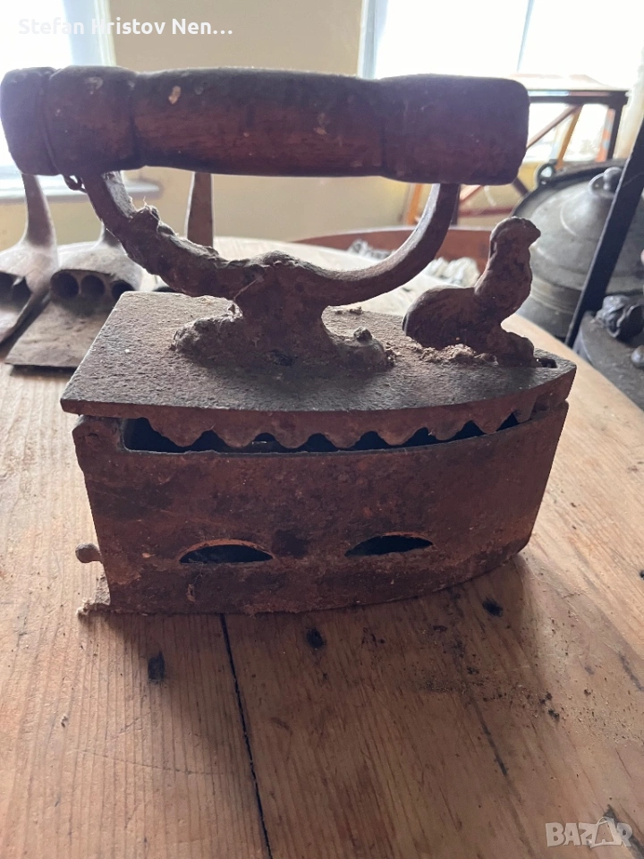Продавам ютия на въглища реликва. , снимка 1