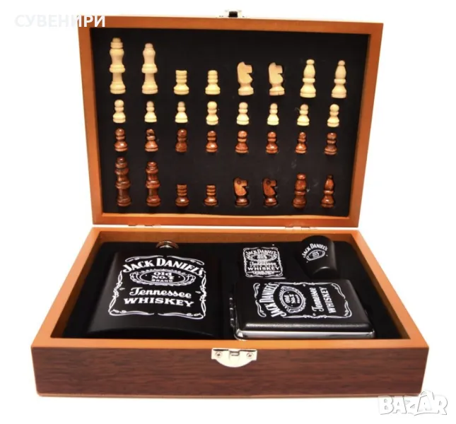 Стилен подаръчен комплект за мъж в дървена кутия. Комплектът съдържа: шах, манерка, чашка, табакера , снимка 1