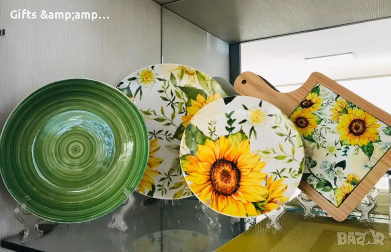 Порцеланов сервиз за хранене със Слънчогледи - 18 части, снимка 1