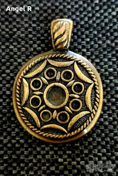 Месингов медальон, снимка 1