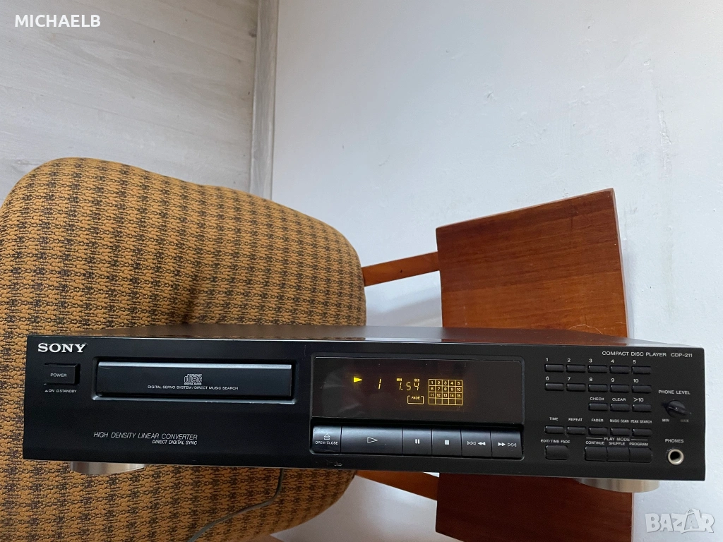 Продавам компакт диск плейър SONY-CDP 211, снимка 1