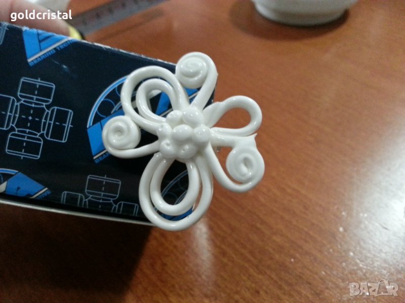 Български костен порцелан Бононя брошка щипка, снимка 1