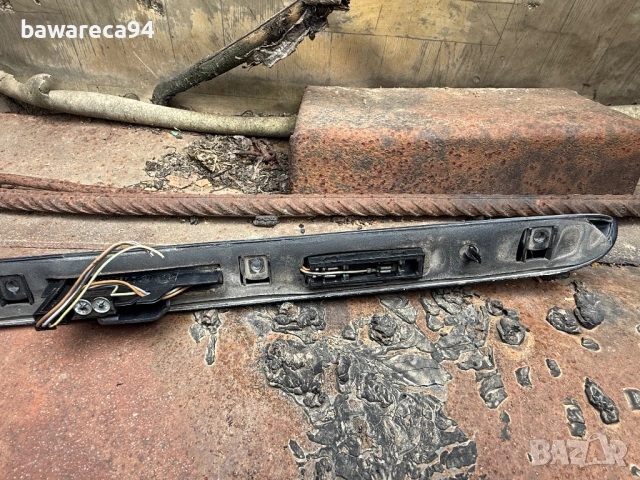 Лайстна над номера за BMW E46 седан, снимка 5 - Части - 53971125