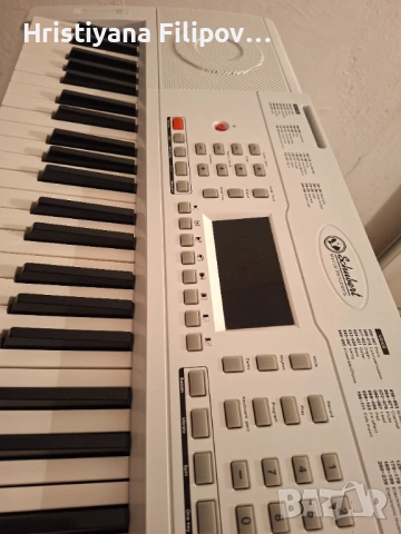 Синтезатор със стойка