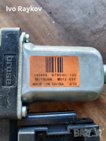 Моторче преден прозорец за VOLVO V50 ,  979040-100, снимка 3 - Части - 48965574