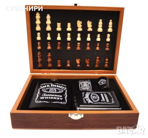 Стилен подаръчен комплект за мъж в дървена кутия. Комплектът съдържа: шах, манерка, чашка, табакера , снимка 1