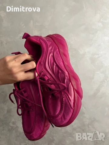 Цикламени маратонки