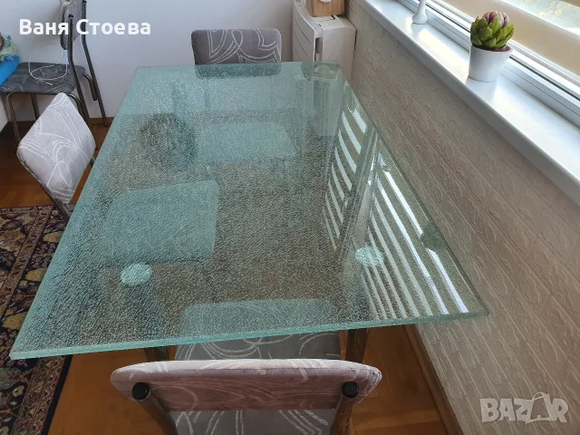 Продавам стъклена трапезна маса с 4бр.столове.