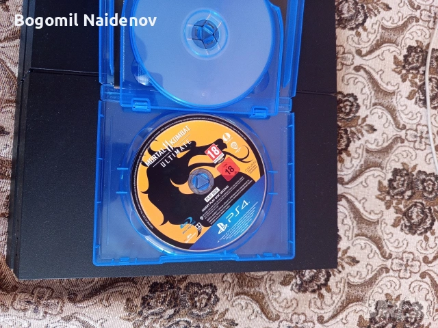 PS4 Конзола + 2 игри и всички нужни кабели, снимка 4 - PlayStation конзоли - 54106066