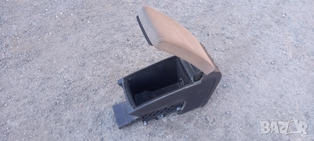 Подлакътник за VW Passat B6, снимка 4 - Части - 51873125