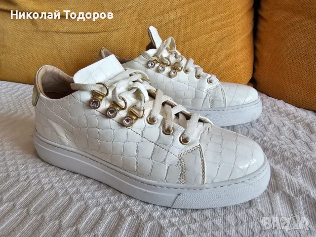 Италиански лачени кецове