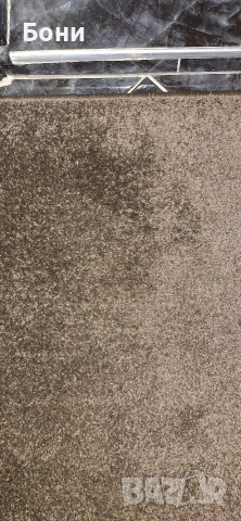 Продавам кафяв мек мокетен килим за под