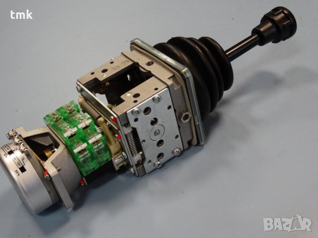 Двупозиционен джойстик SPOHN & BURKHARDT UNS02AKAR, снимка 13 - Резервни части за машини - 29834773