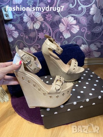 Сандали на висока платформа с шипчета Zara, снимка 1