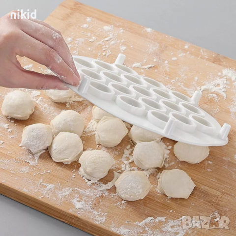 пластмасов Уред форма за правене на равиоли пелмени паста с плънка пластмасов резец 19 дупки , снимка 4 - Форми - 19715349