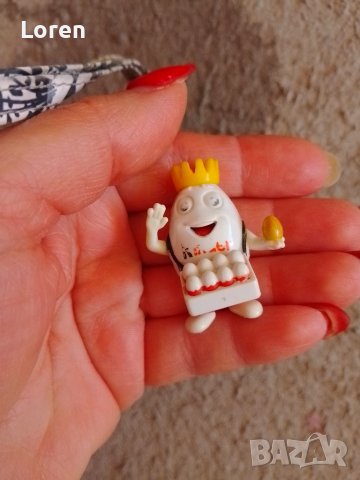 Подарявам играчка краля на Киндерите от киндер яйце 