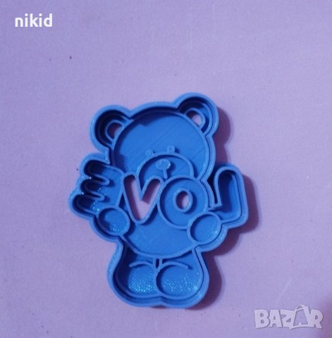 Мече  държи Love пластмасов резец форма фондан тесто бисквитки, снимка 2 - Форми - 39576898