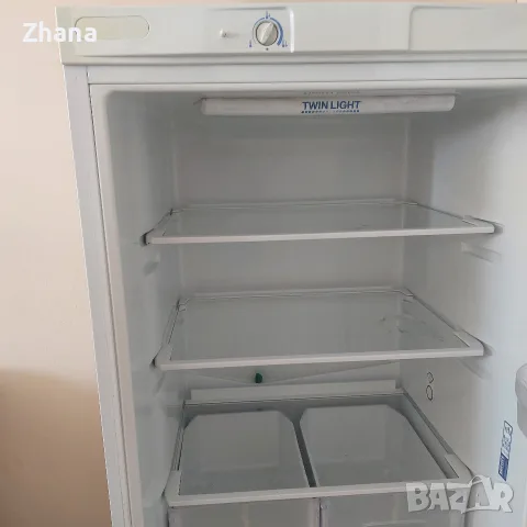 продавам хладилник Индезит, снимка 3 - Хладилници - 56409175