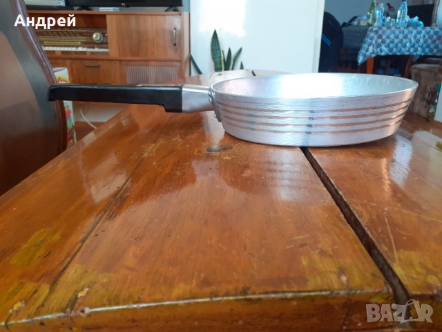 Стар алуминиев тиган Веселка