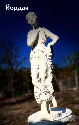 Градинска статуетка  Жената с кошницата , снимка 1 - Статуетки - 42753646