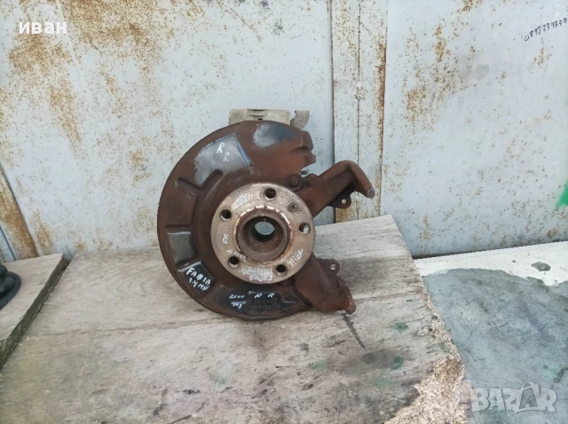 Предна дясна шенкел главина за Шкода Фабия 1.4 MPI. 68 кс. 2000 год. 