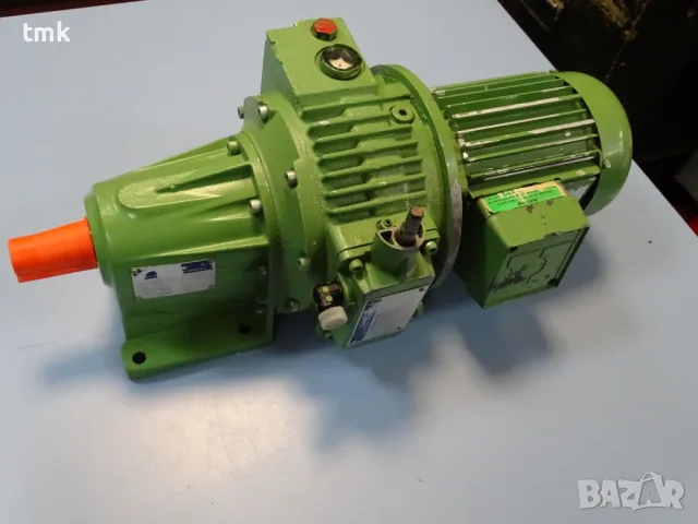 вариаторен мотор редуктор Lenze 11.712,04.10 Variable Gear motor 0.75kW, снимка 2 - Резервни части за машини - 55920093