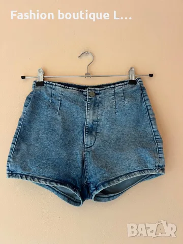 Bershka Дамски къси дънкени панталонки 38 размер с джобове отзад 👖