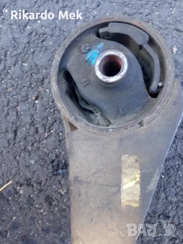 тампон за двигател на Мазда примаси и 323, снимка 3 - Части - 48505045