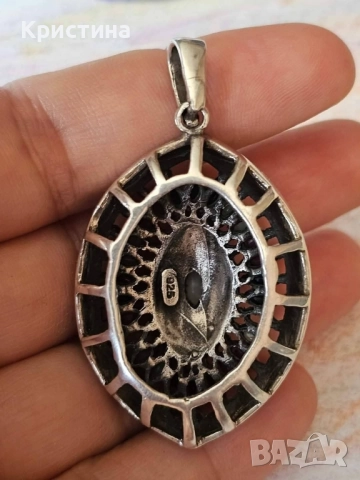 Масивен сребърен медальон с Изумруди, Сапфири и Рубини, снимка 7 - Колиета, медальони, синджири - 51962626