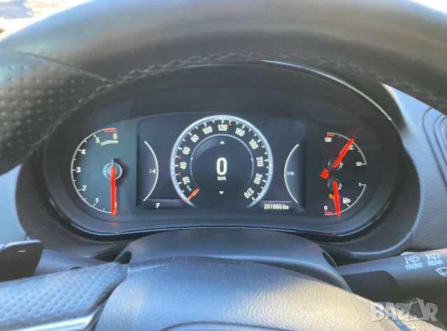Opel Insignia A Biturbo Facelift, снимка 10 - Автомобили и джипове - 56509492