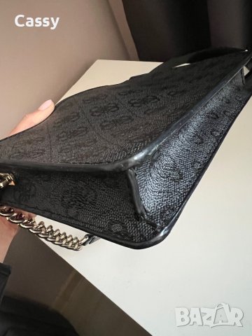 Чисто нова чанта Guess, снимка 4 - Чанти - 42919686