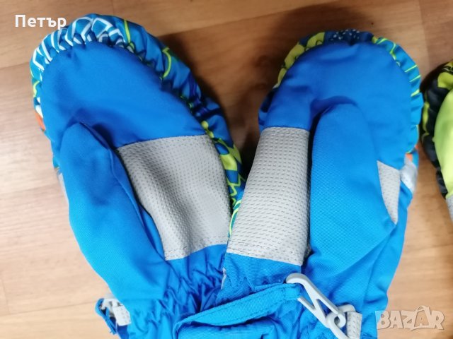 Продавам нови красиви водоустойчиви детски ръкавици с един пръст и връзки за окачване през врата , снимка 5 - Шапки, шалове и ръкавици - 35138175