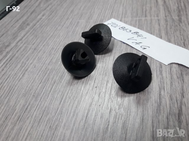 701863841**NEU**VAG**VW**Т4 **ЩИПКИ ЗА ИЗОЛАЦИЯТА НА КАПАКА НА  ДВИГАТЕЛЯ  **, снимка 3 - Части - 37600484